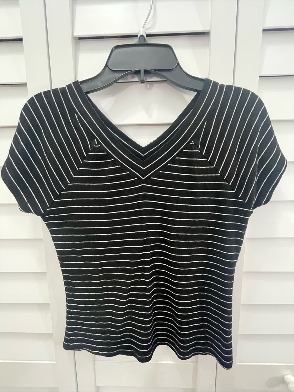 Extraordinary Girls Black Striped V-Neck Top size XL